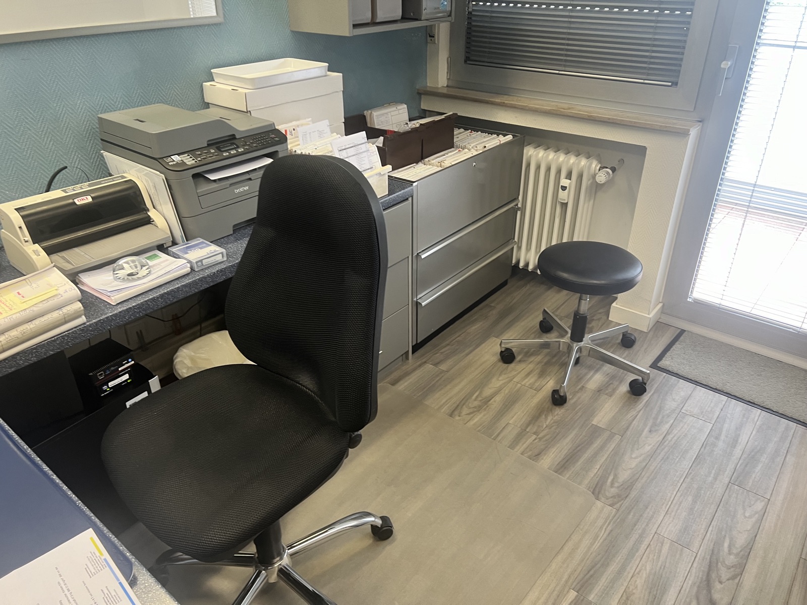 Von Royal-Lux gereinigtes Büro mit aufgeräumtem Arbeitsplatz